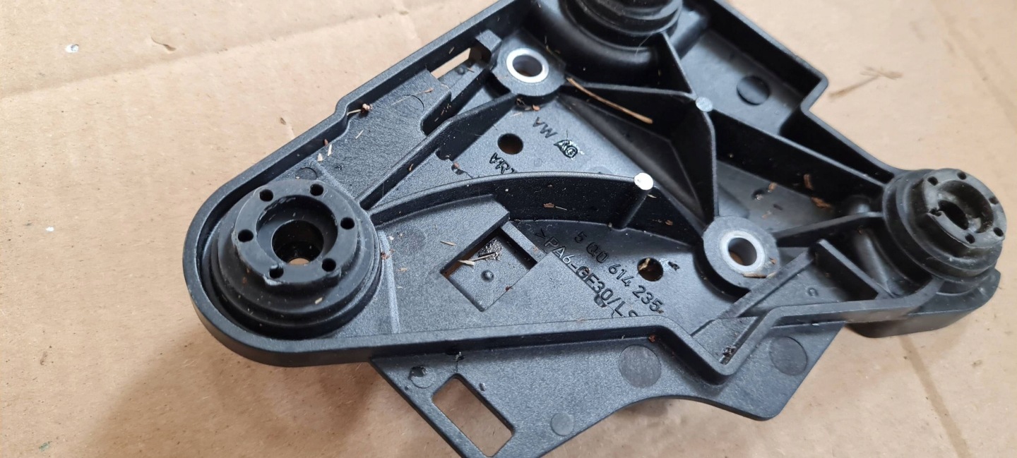 Q3 83A bracket holder POMPY ABS 5Q0614235 VW AUDI