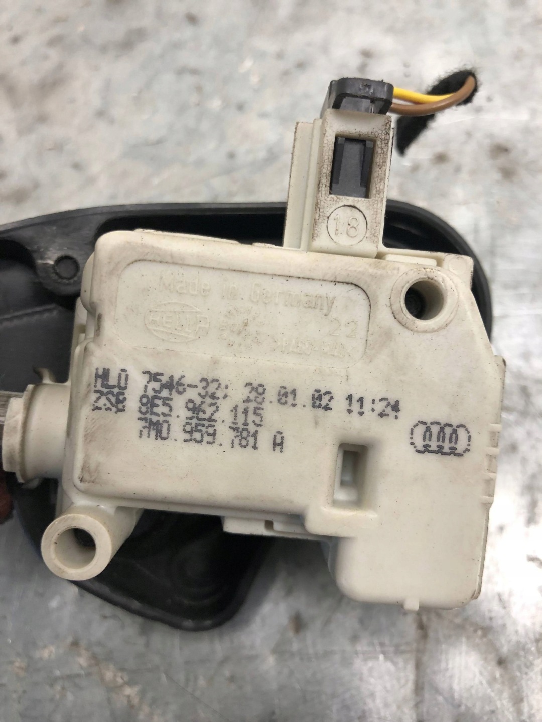 Dämpfer Tueroeffner heckklappe AUDI A4 B6 Sedan 8E5962115