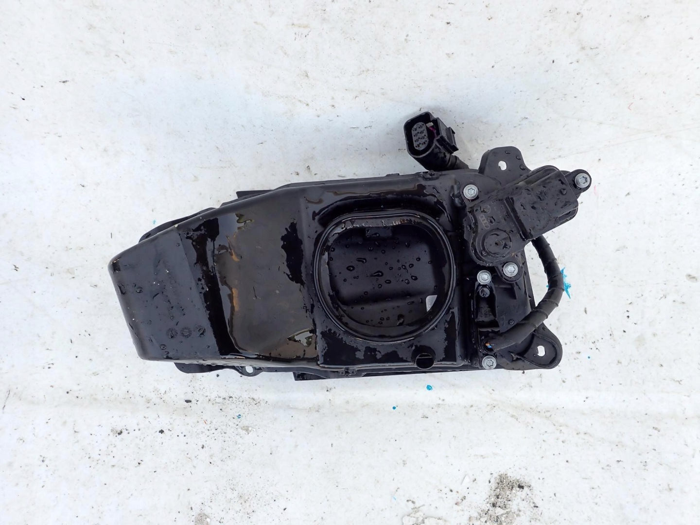VW PASSAT B8 GTE LIFT 19- dvířka adapter LADOWANIA