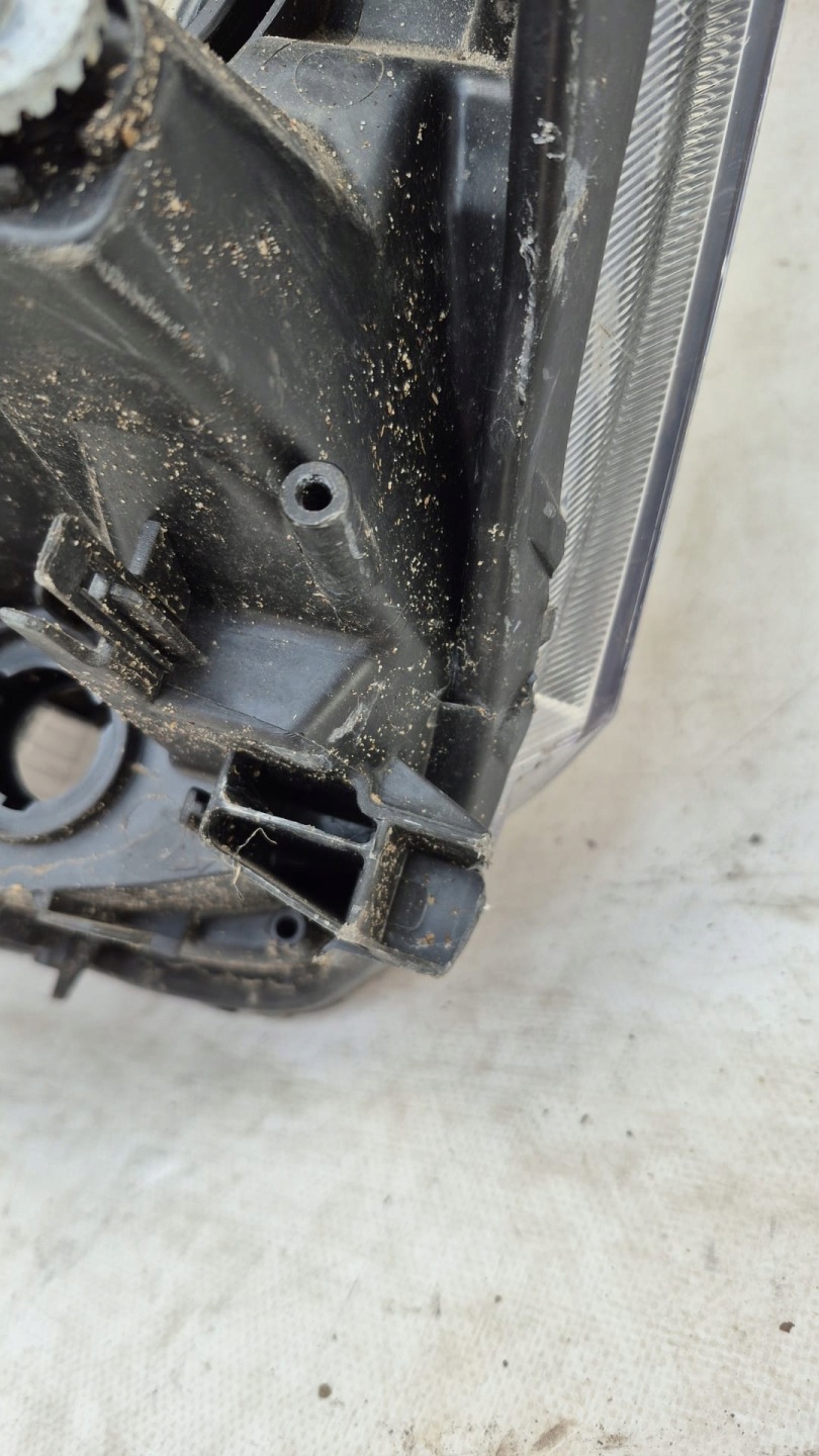 TOYOTA VERSO 09-13 light right front front 81110-0F090