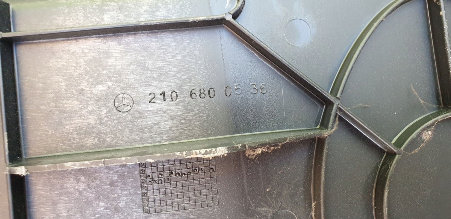 matte teppich autoteppiche unter sitz rechts MERCEDES E W210 OE