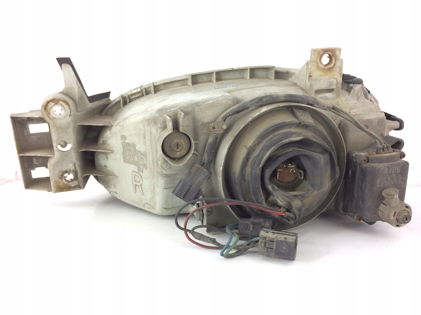 REFLEKTOR light front MAZDA 121 right MAZDA