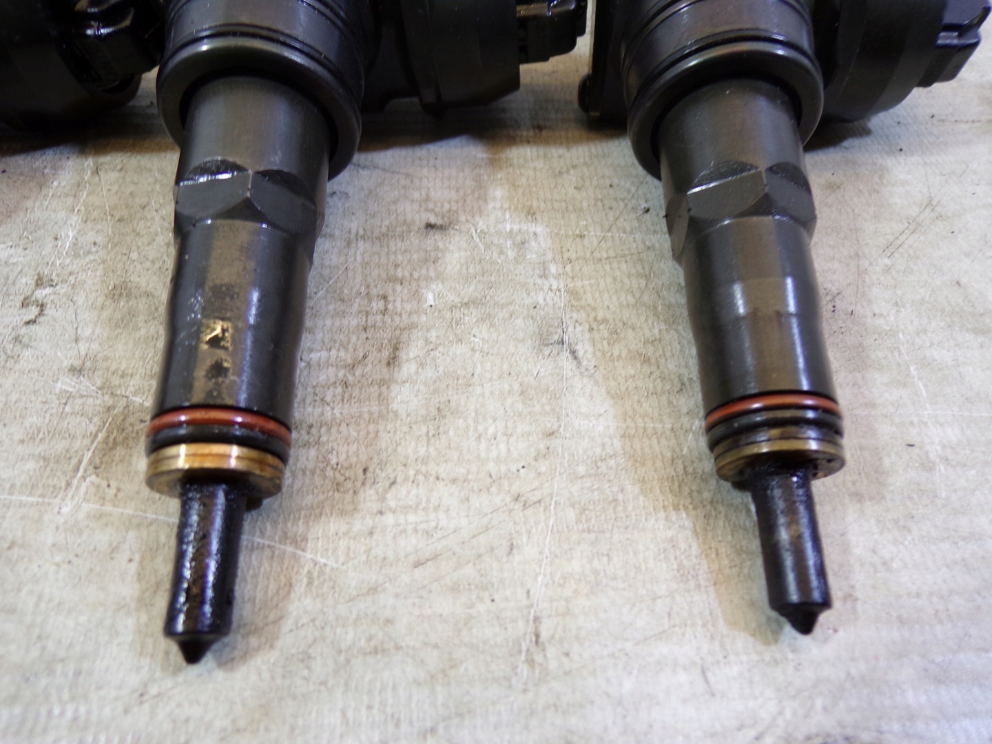 Injecteurs Injecteurs Injecteurs 1.9 TDI 038130073AG (2)