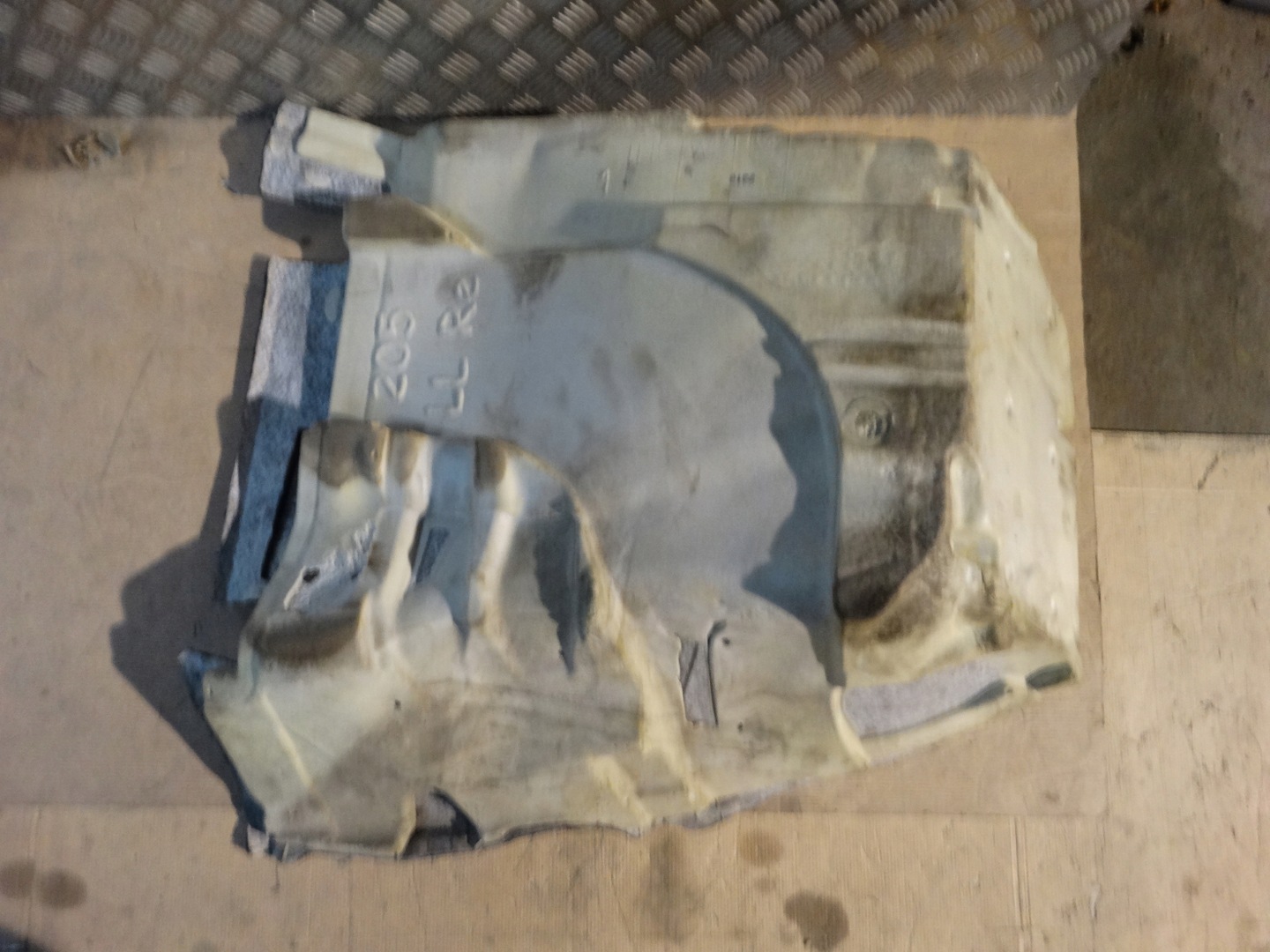 IDEALNY carpet front right MERCEDES W205 1