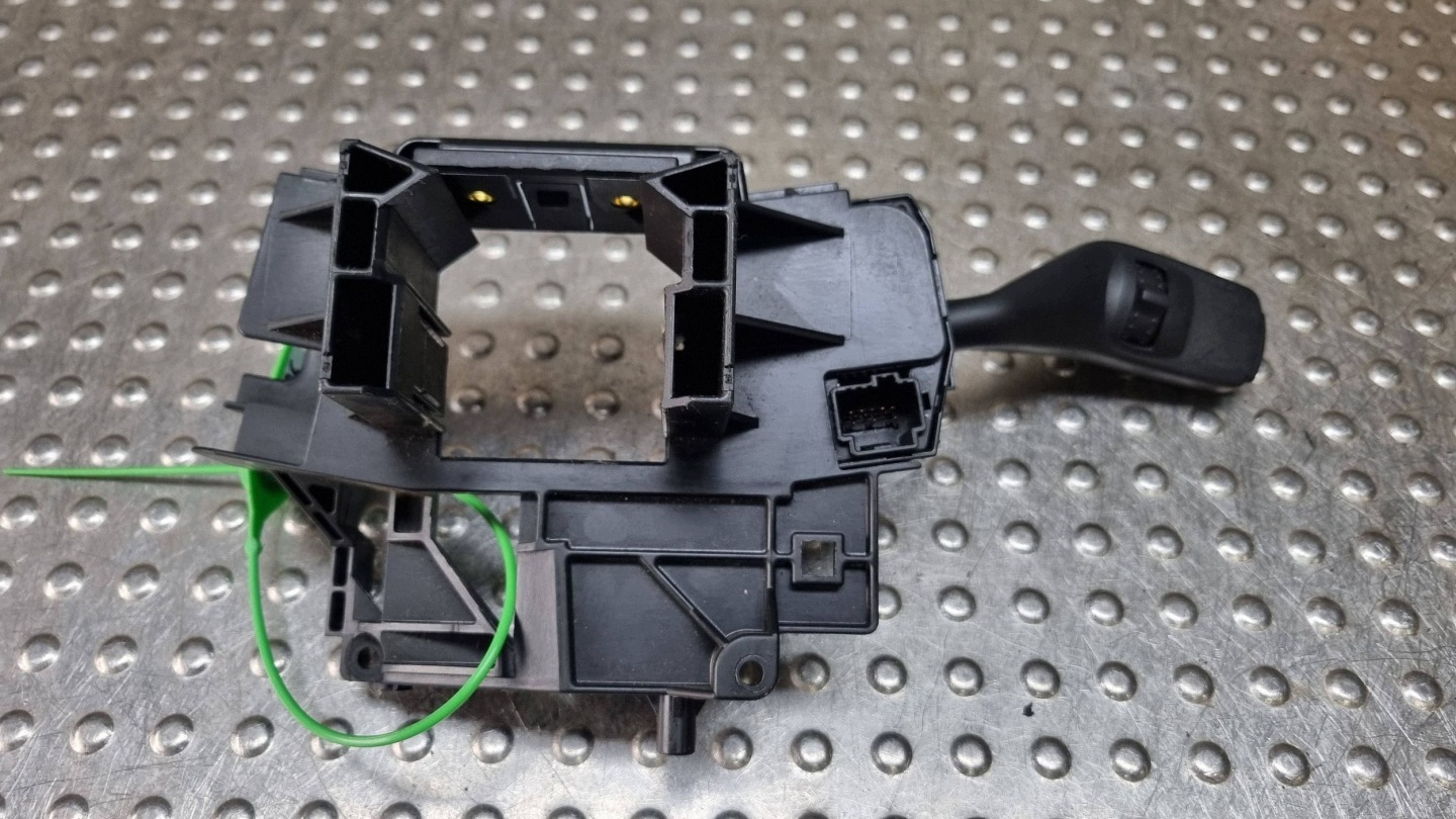 commodo bouton indicateurs de direction 4M5T-13N064-FH FORD FOCUS MK2 C-MAX MK1