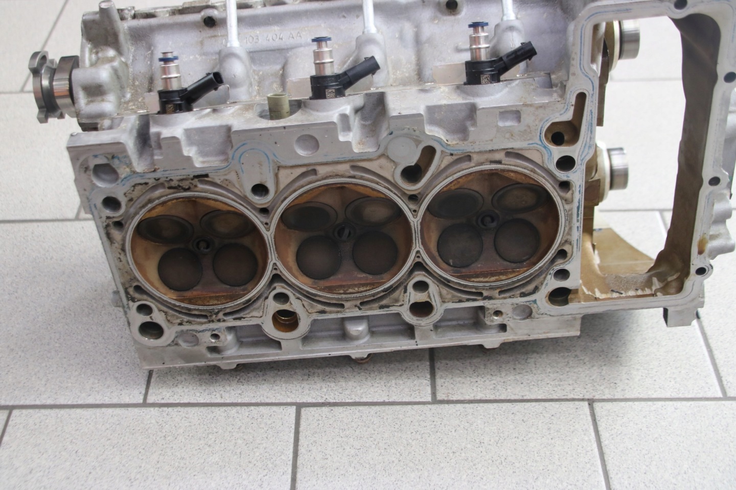 AUDI A8 D4 3,0 TFSI CREC head. right 06E103404AA