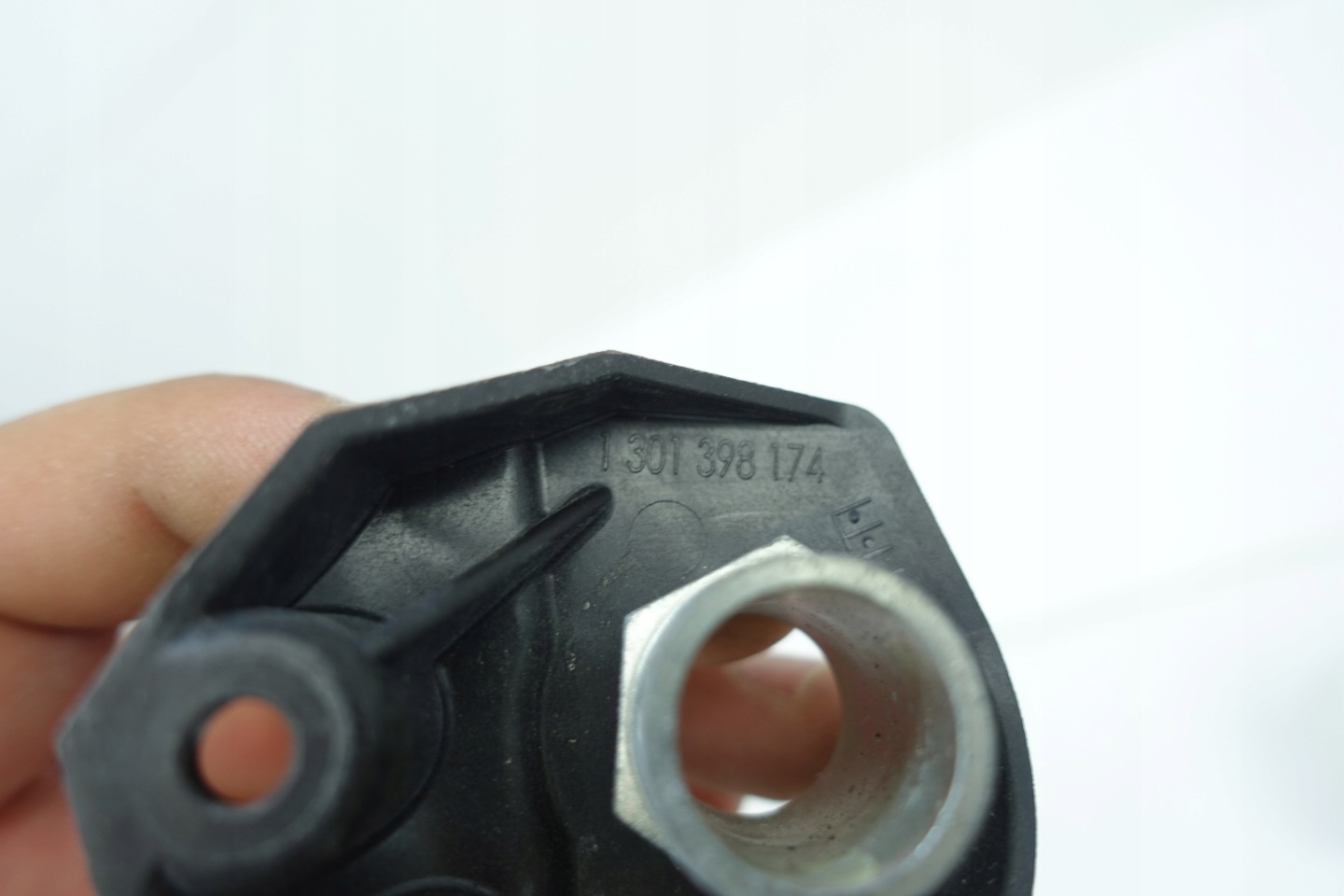 Support plaque Droit MERCEDES C W204 1301398174