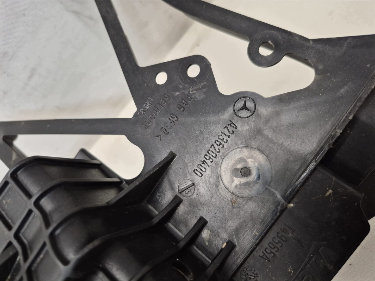 MERCEDES E-class W213 CLS C257 holder supports front left A2136206400