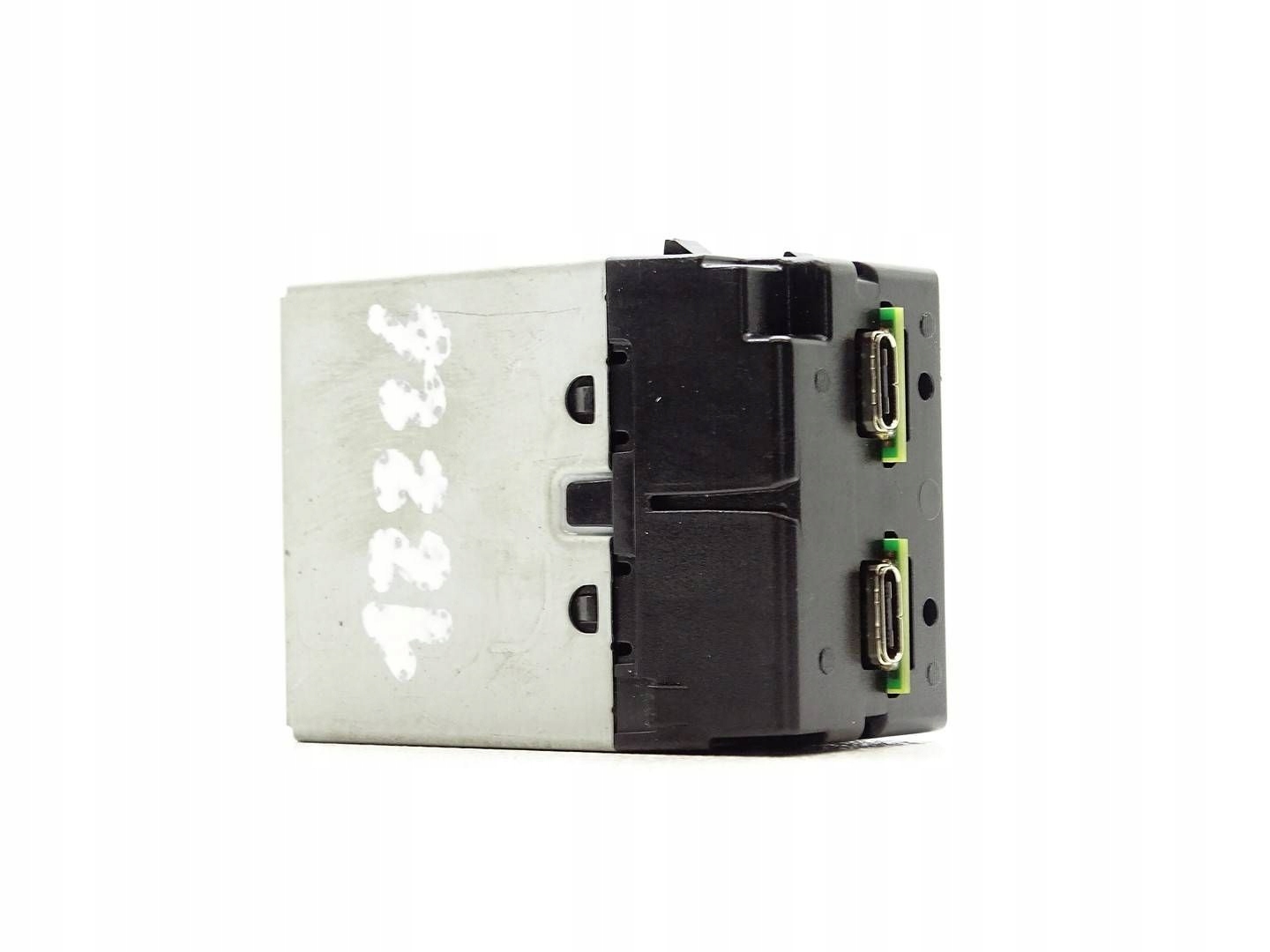 PANEL PORT ZLACZE adapter USB C VOLVO XC40 XC60 31682676