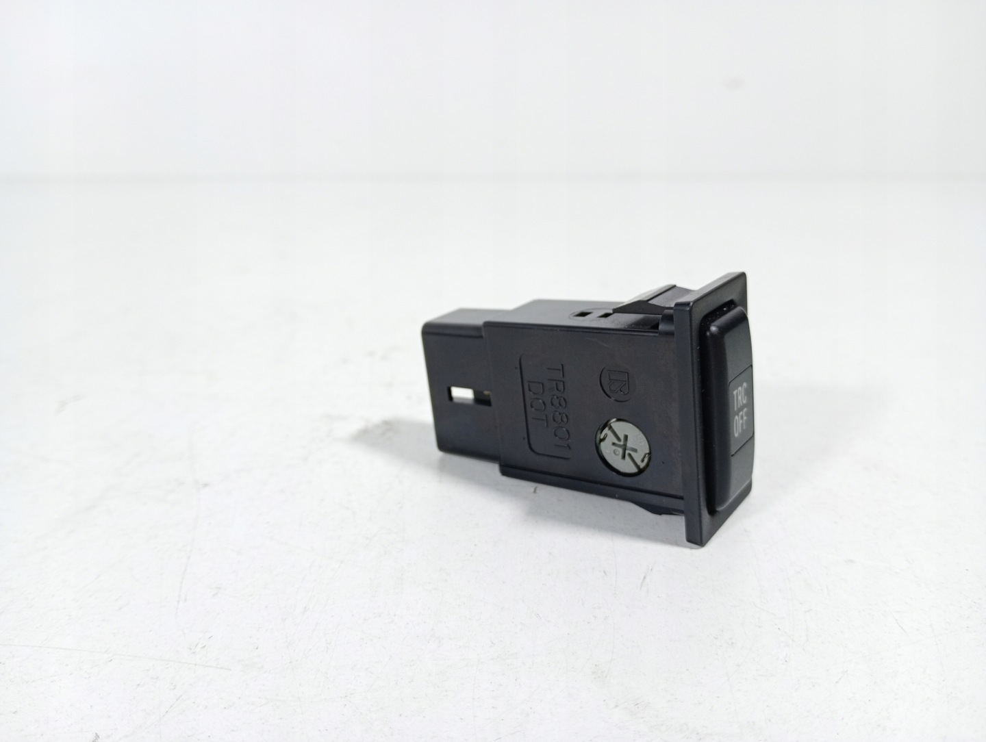 Toyota Avensis T25 03-08 switch switch button TRC OE TR8801