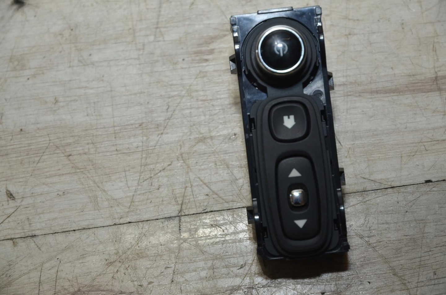 Schalter der Navigation Renault Captur 16r
