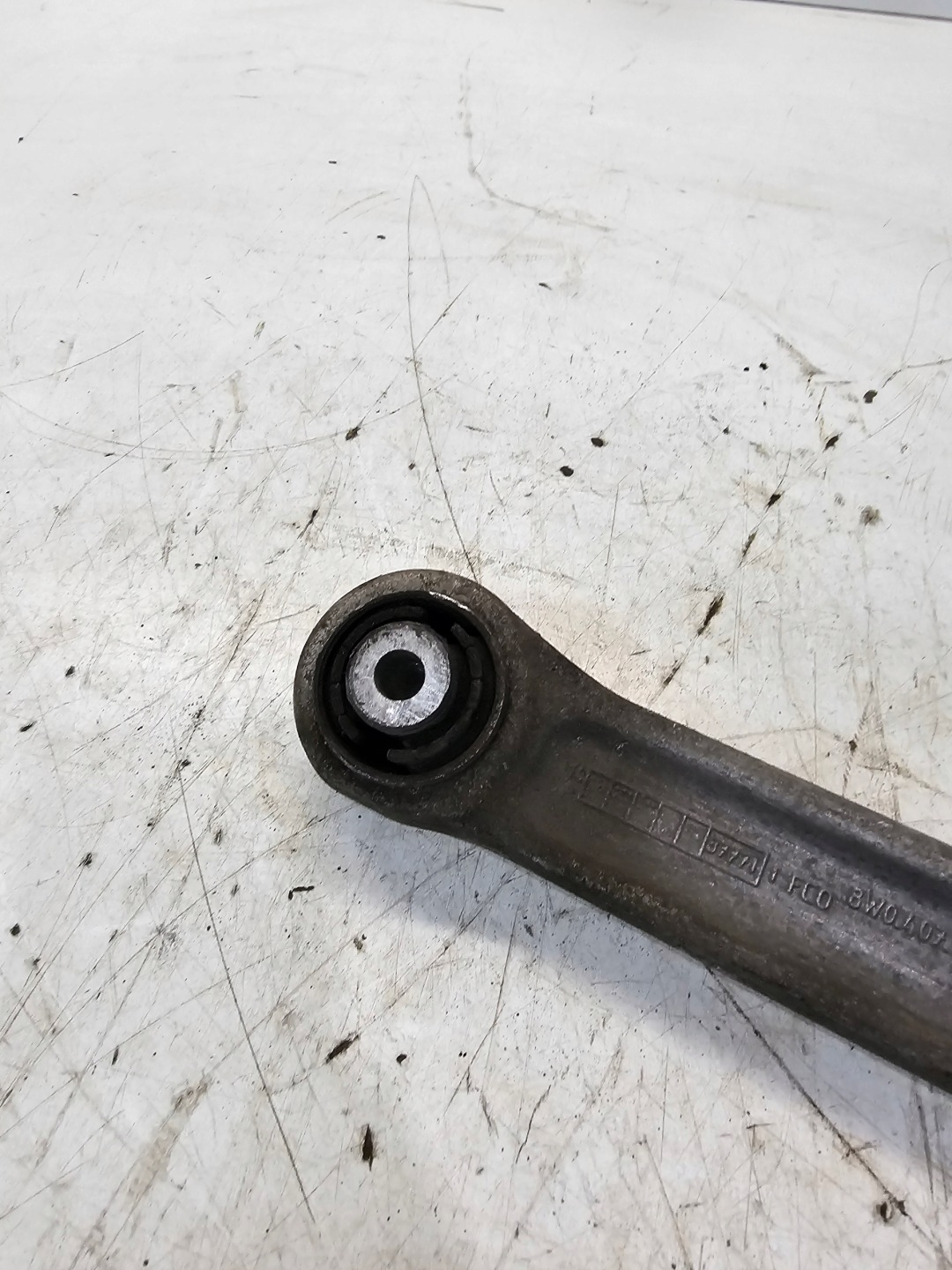 arm right front AUDI A4 B9 A5 8W 8W0407156A