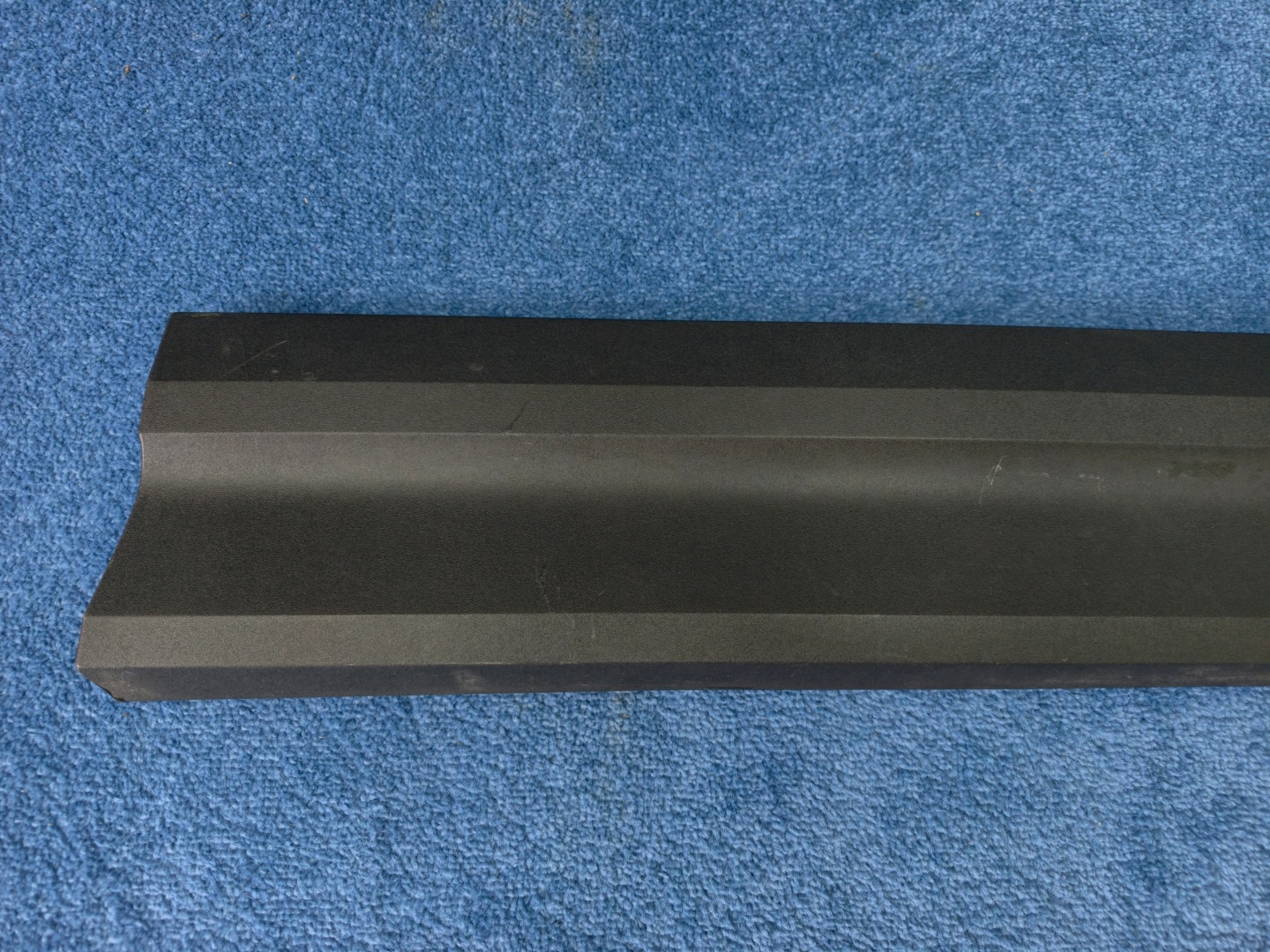VOLVO XC40 2017- lower moulding exterior door right front OE 31448317