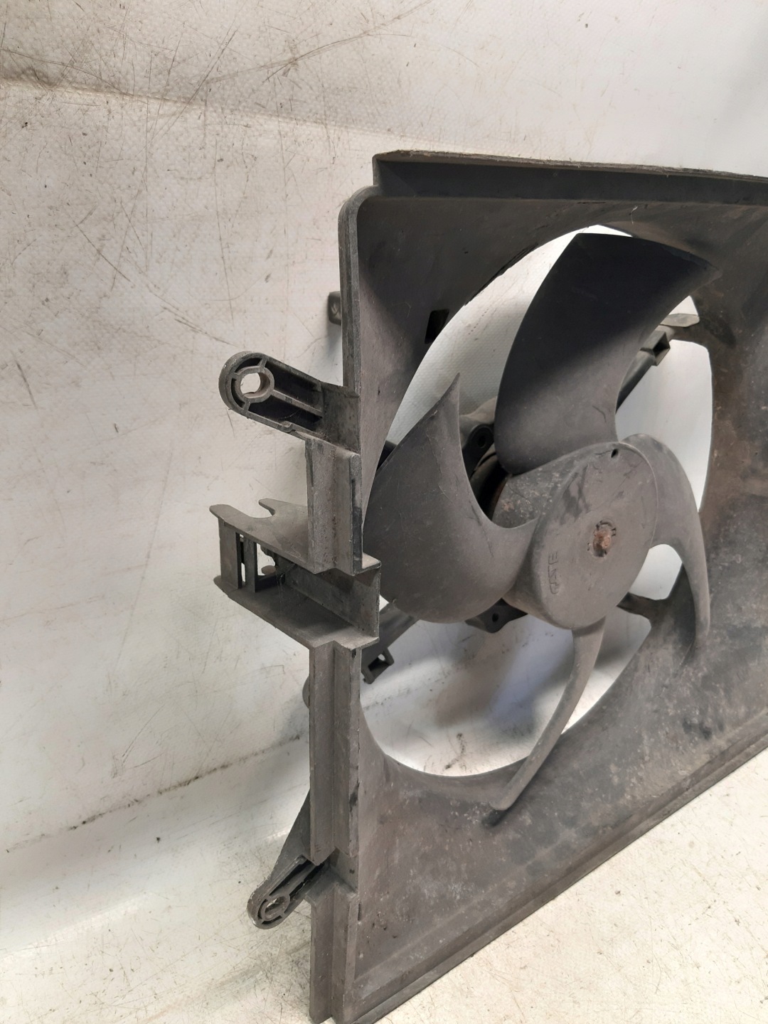 Ventola radiatore MITSUBISHI CARISMA e 1,6 1.8