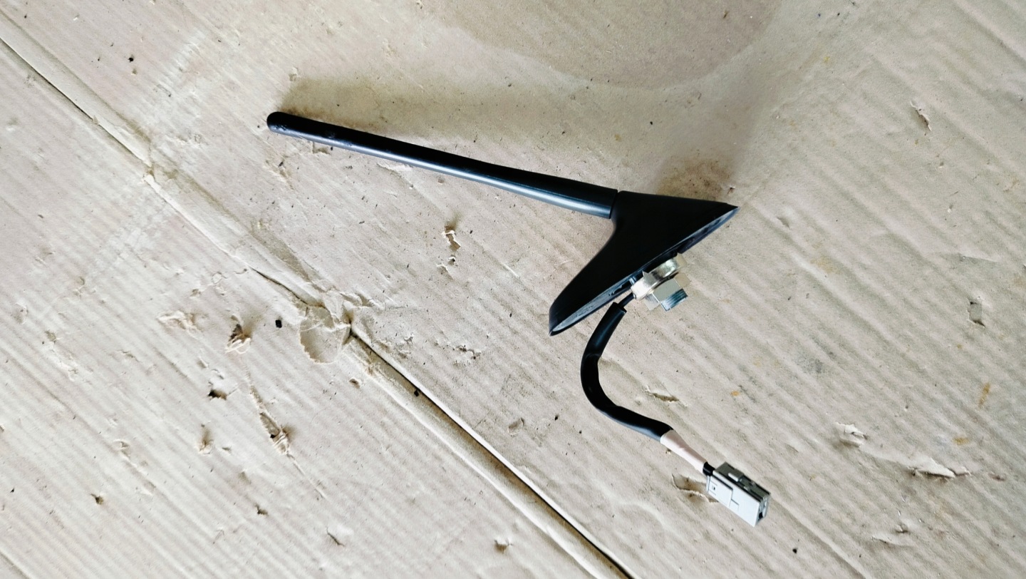 MAZDA 3 09-13 BL ANTENA dach GPS