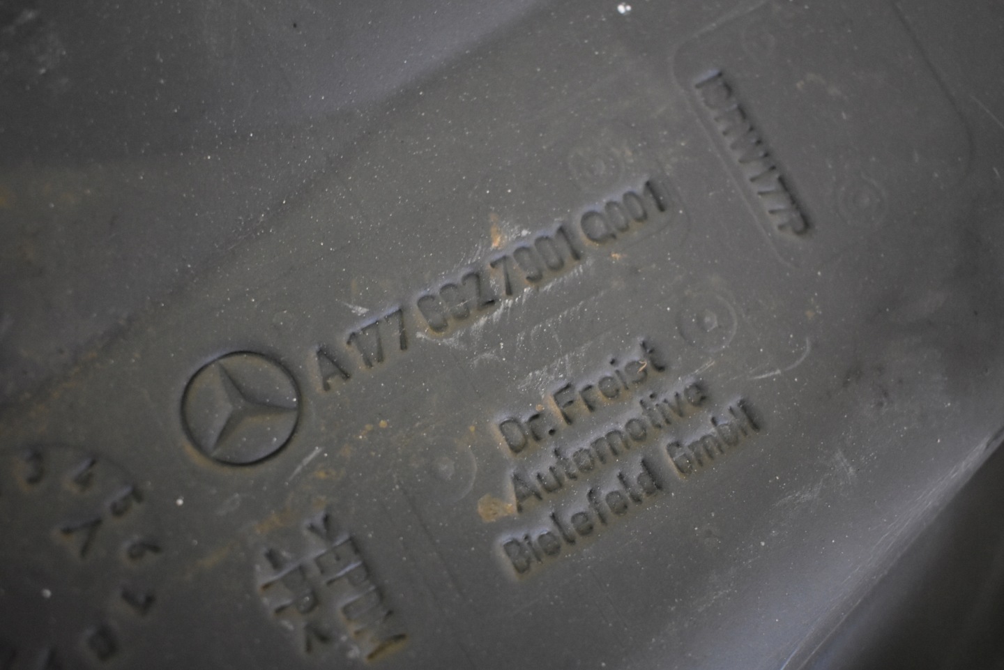 IDEALNE hangszigetelő far hátsó bal MERCEDES W177 1