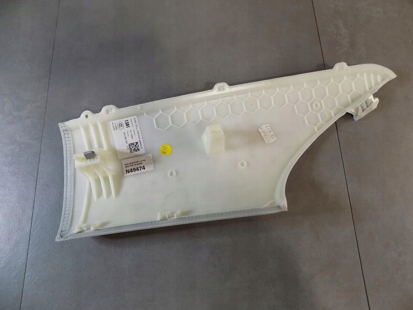 AUDI A8 4N side SLUPKA 4N4868289