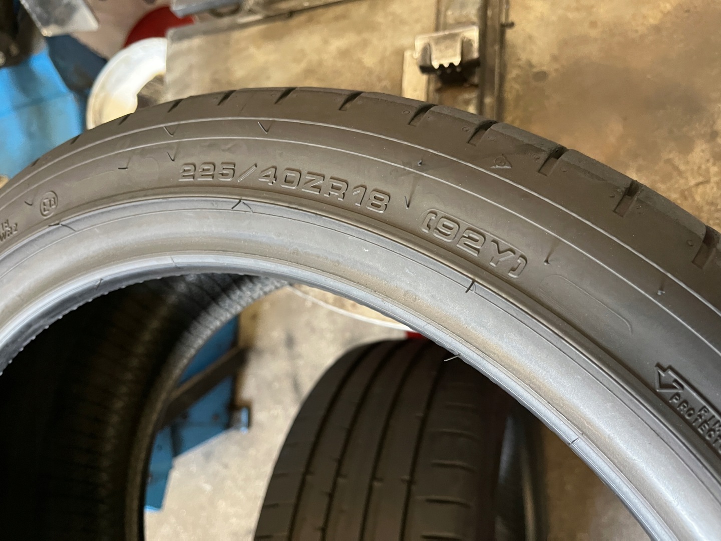 2 tyres summer 225/40R18 Dunlop SportMaxx RT 2 6mm