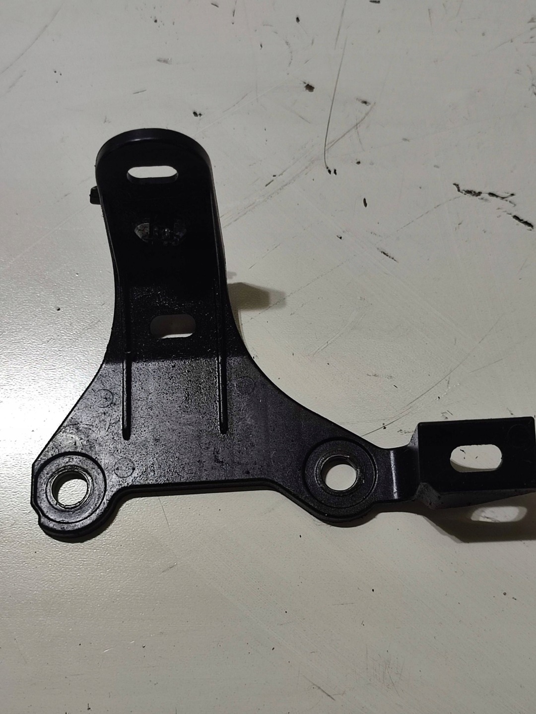 Peugeot 2008 II 2020 console bracket