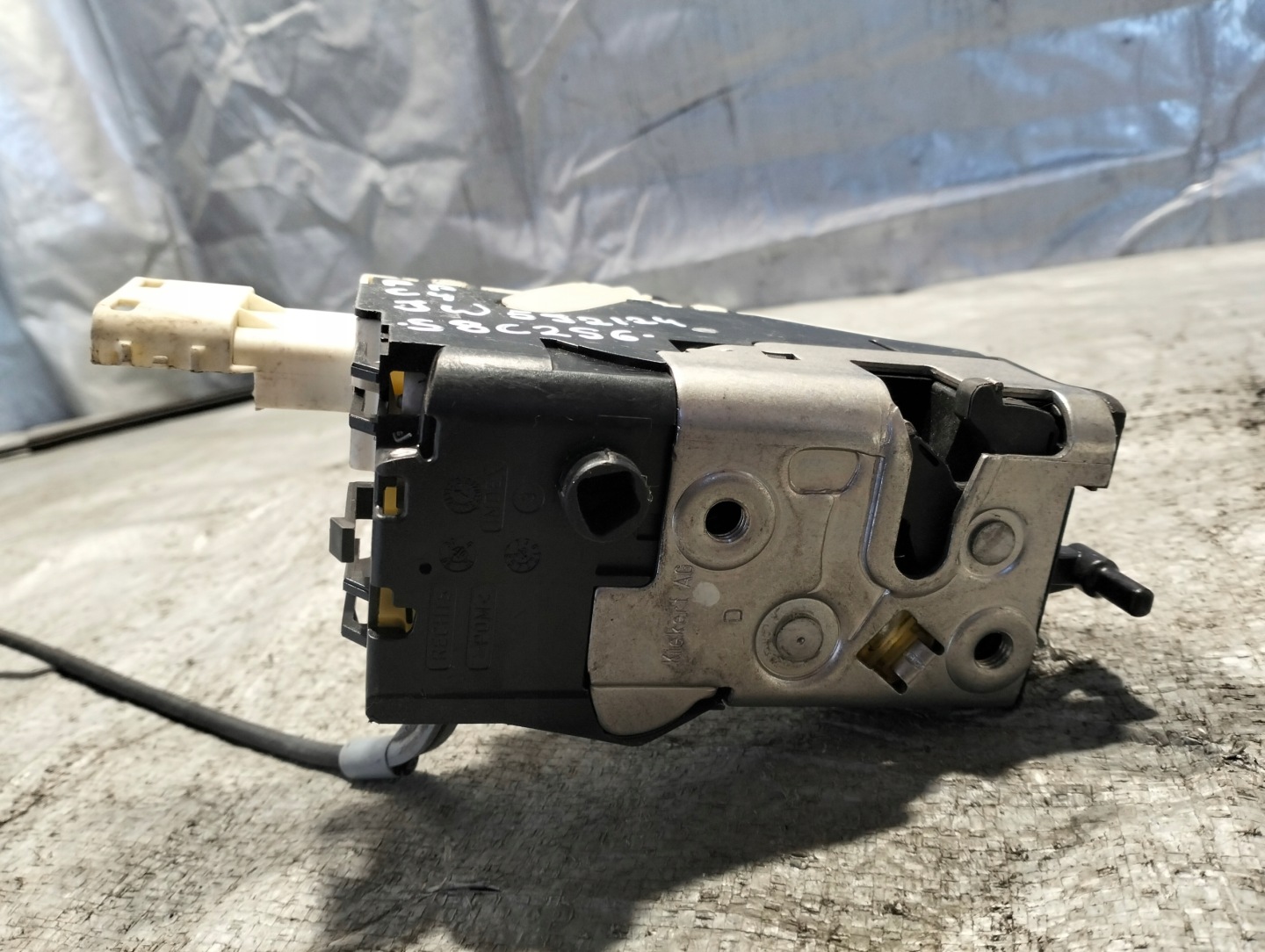 lock door right front CITROEN C4 OE 9683416980 6PIN