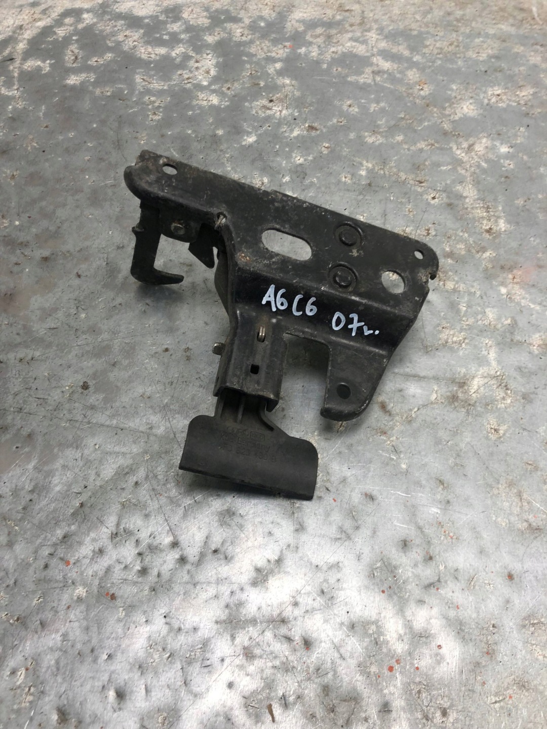 lock RYGIEL bonnets AUDI A6 C6 4F0823480B