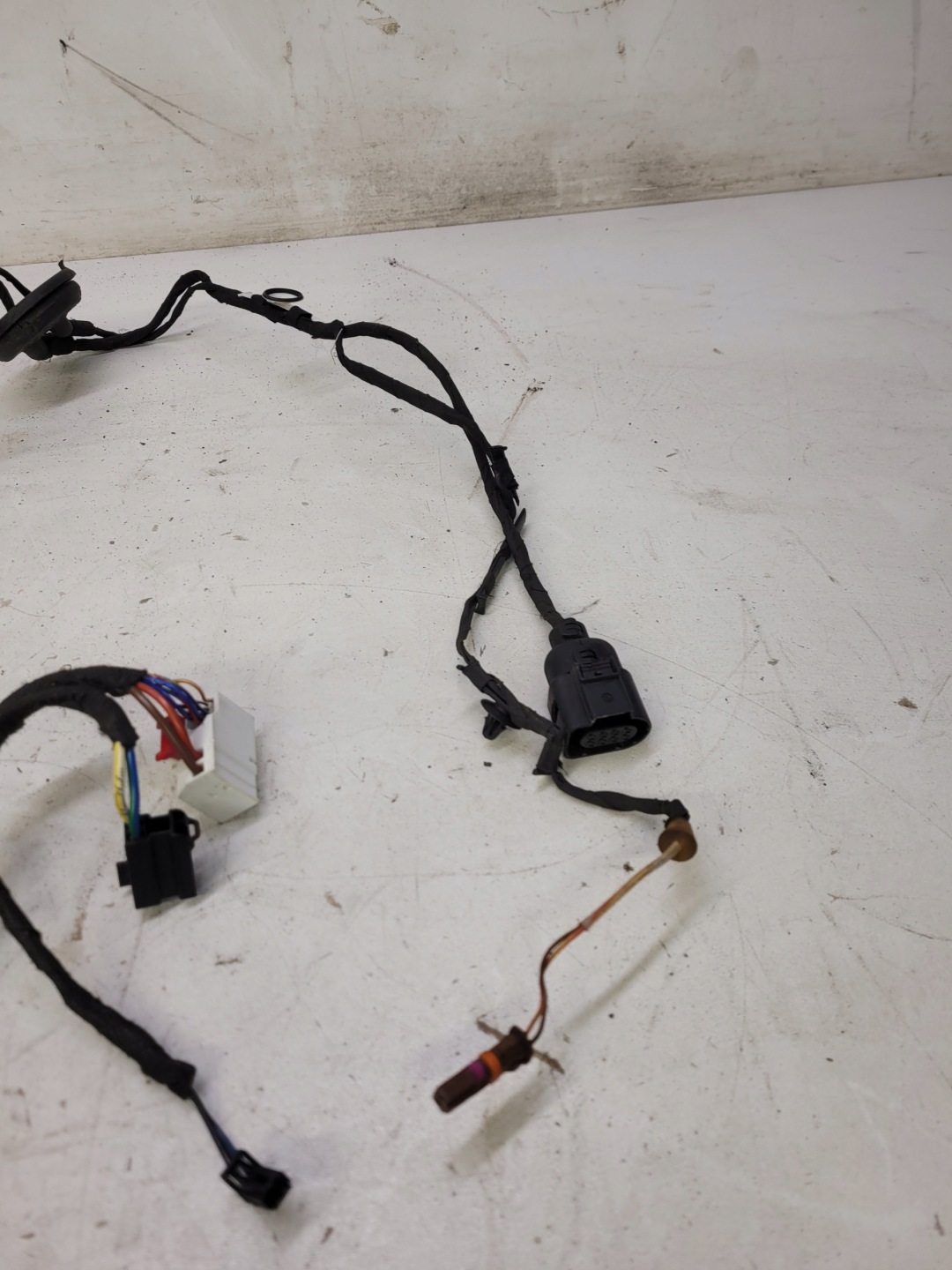 bundle door left rear part AUDI A4 B9 8W0971687AM