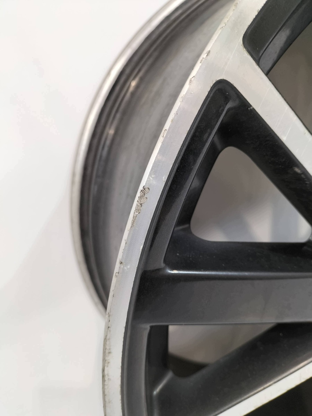 disk hliníkový R21 5X112 ET30 OC66MM E8.5JX21H2 4K8601025Q AUDI