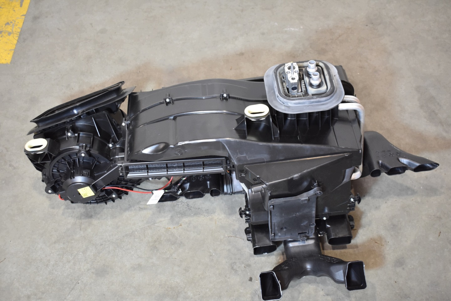 IDEALNA heater MERCEDES GLB X247 1