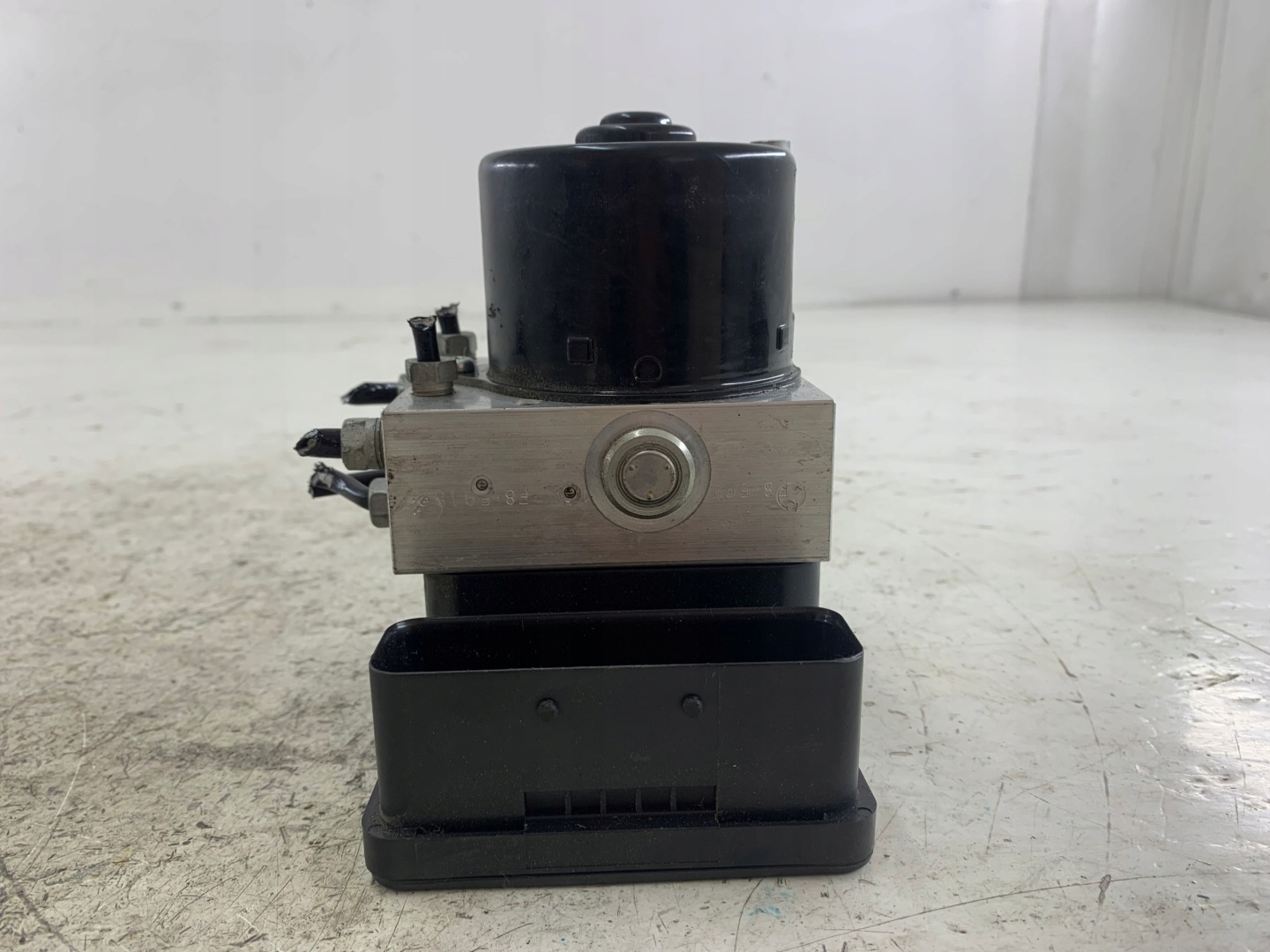 BMW E90 E91 E87 E81 pumpa ABS 6776056 6776055