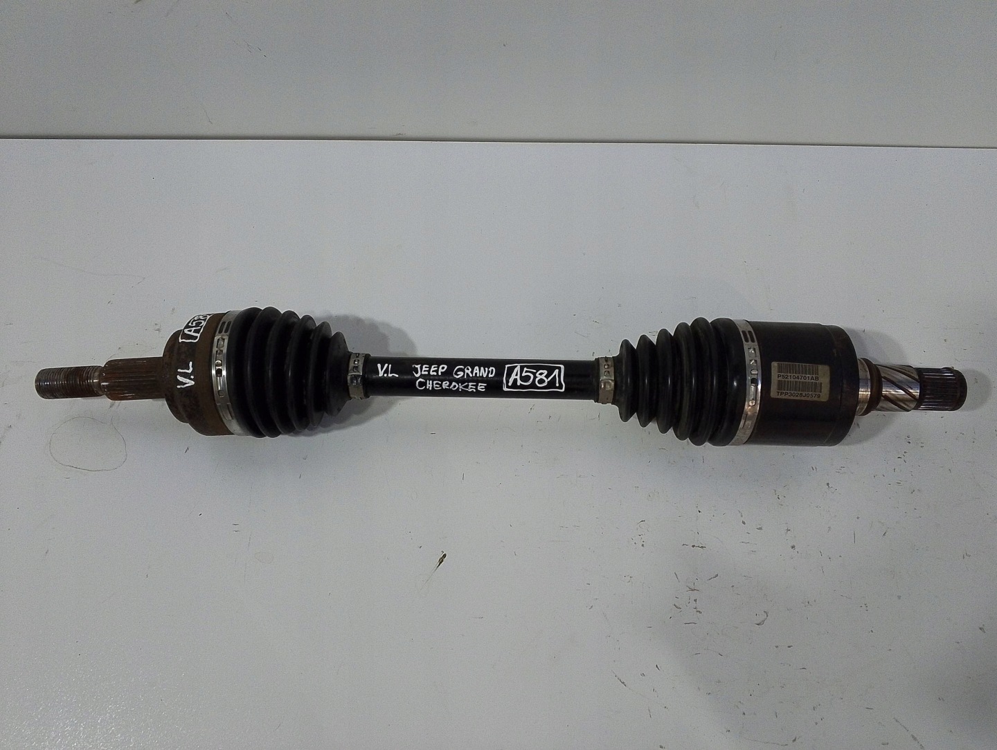 Jeep Grand Cherokee WK 3,0 CRD semi-axis front left P52104701AB (A581)