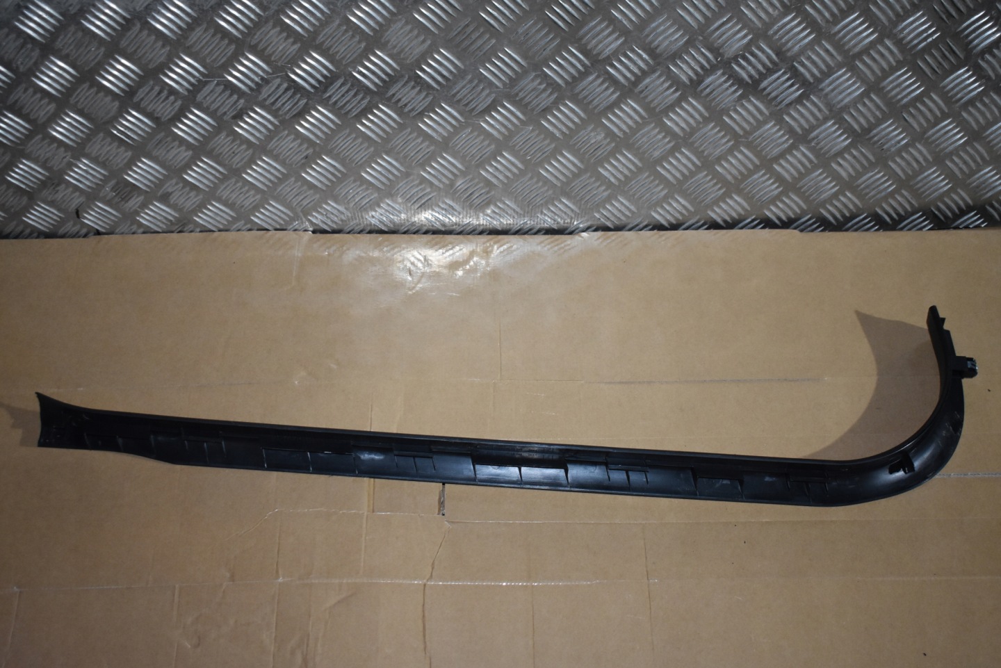 IDEALNA moulding cap threshold right NISSAN GT-R R35 1