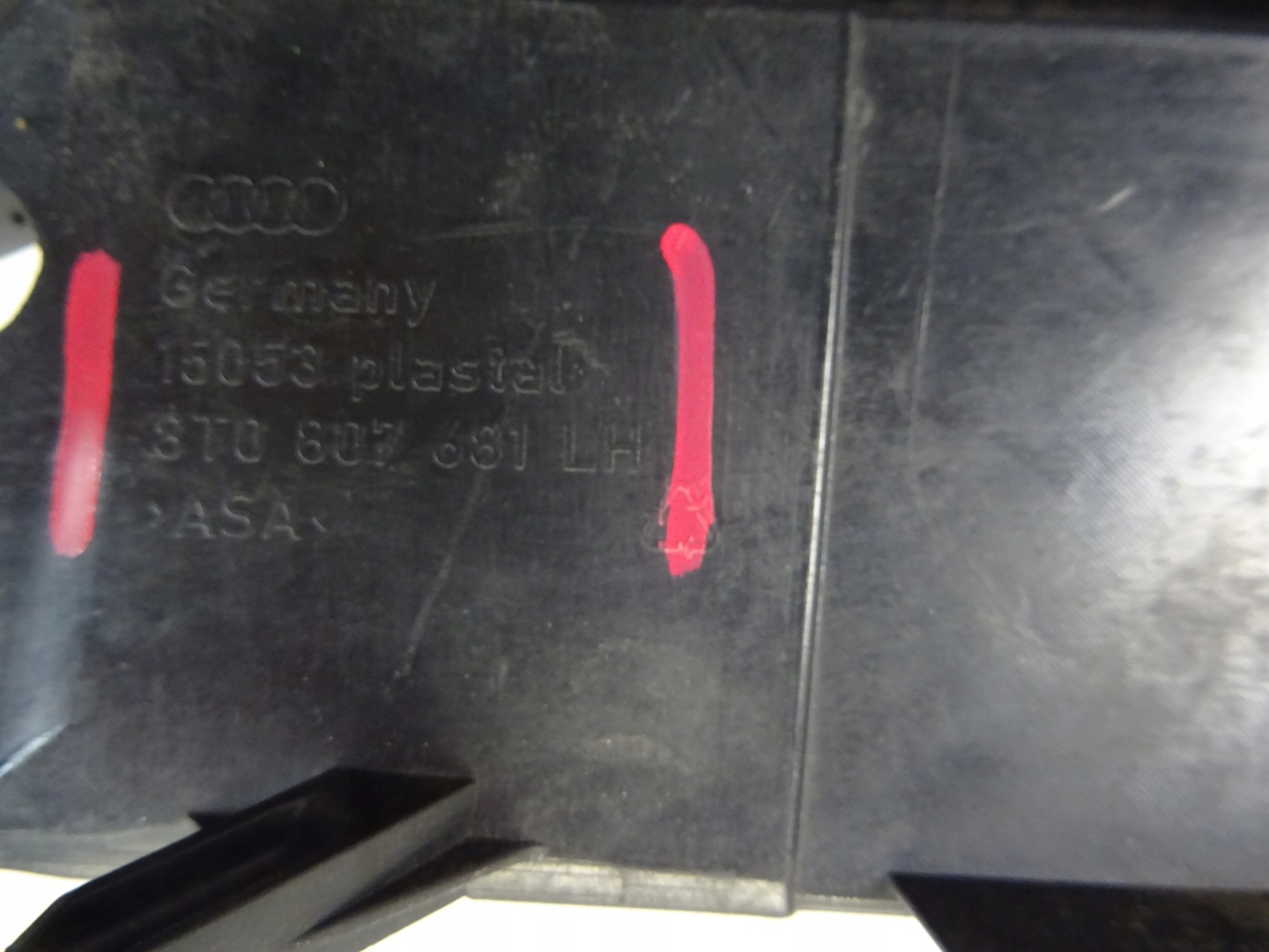 grid of a bumper left front AUDI A5 8T 8T0807681