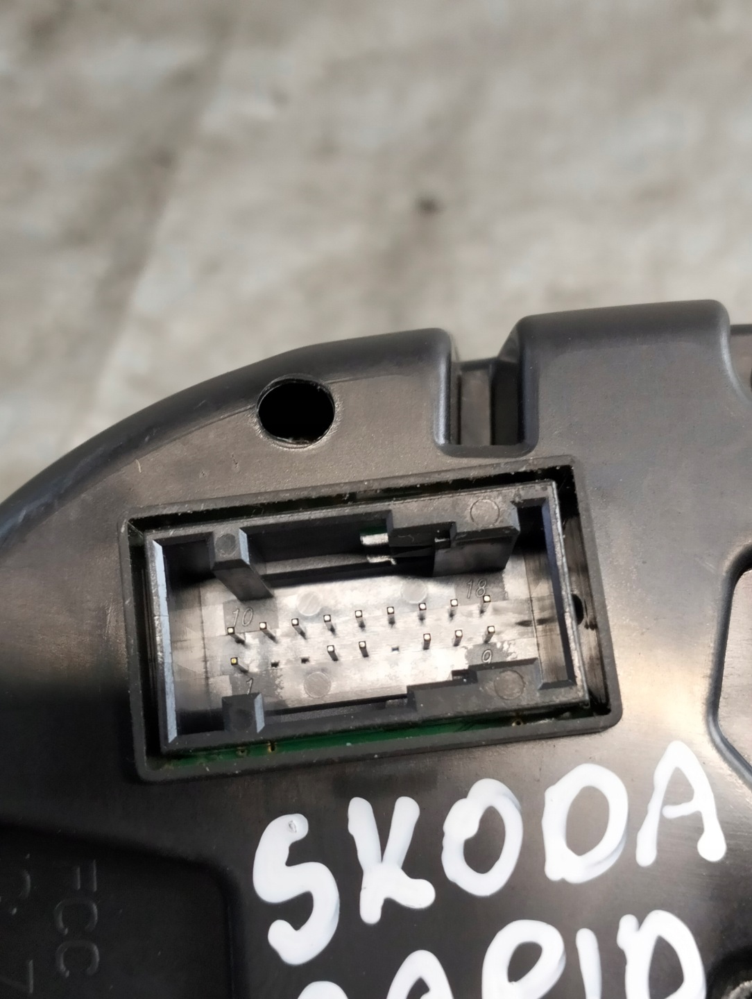 dials dials SKODA RAPID 1.4 D 2015r OE 5JA920701