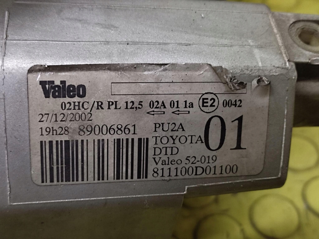 TOYOTA YARIS and REFLEKTOR light right front 89006861