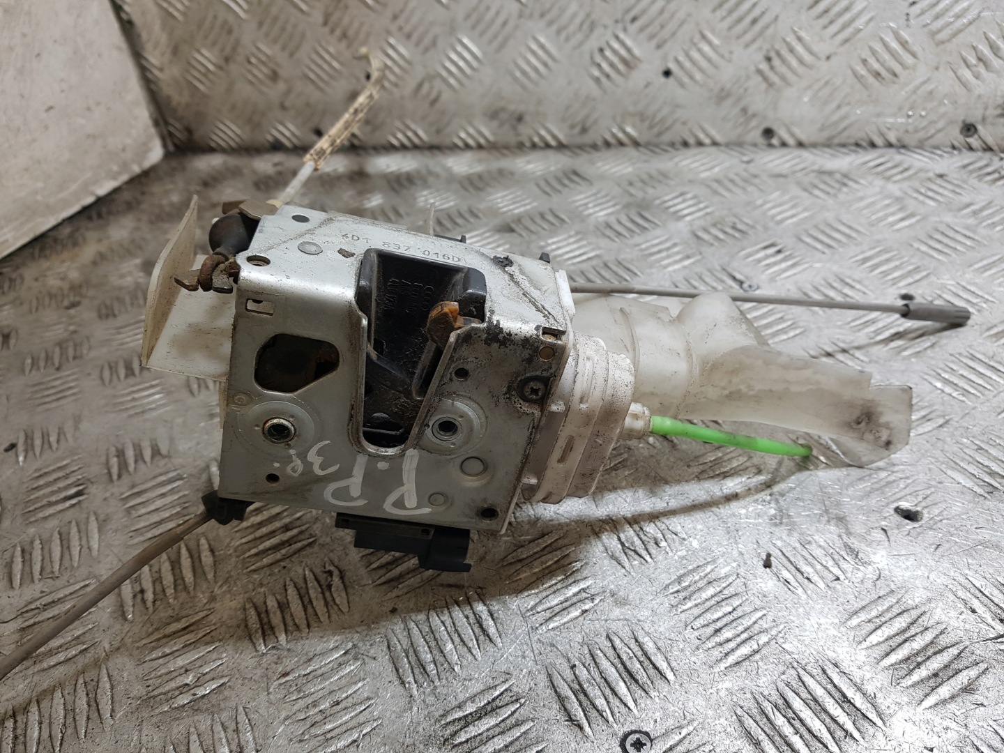lock door right front AUDI A8 D2 3 PIN