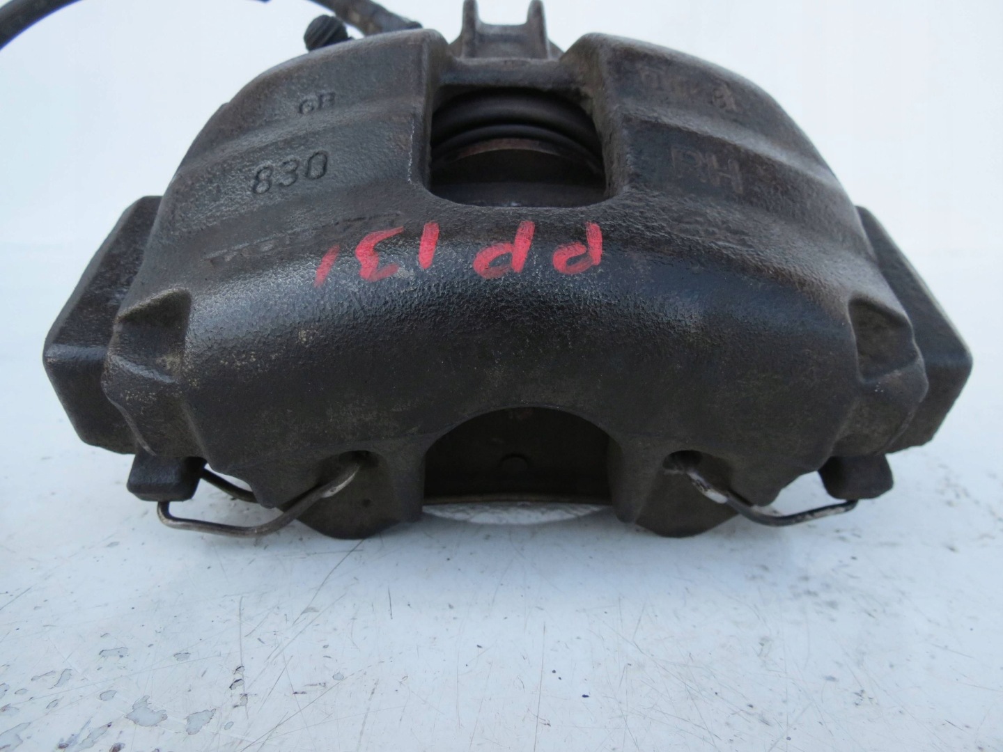 caliper right front VOLVO XC70 II CROSS AWD 2.4D 185KM 2000-2007r RH9209724