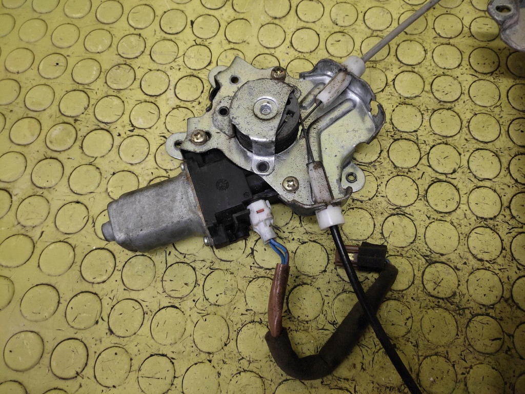 MITSUBISHI OUTLANDER window regulator left rear part