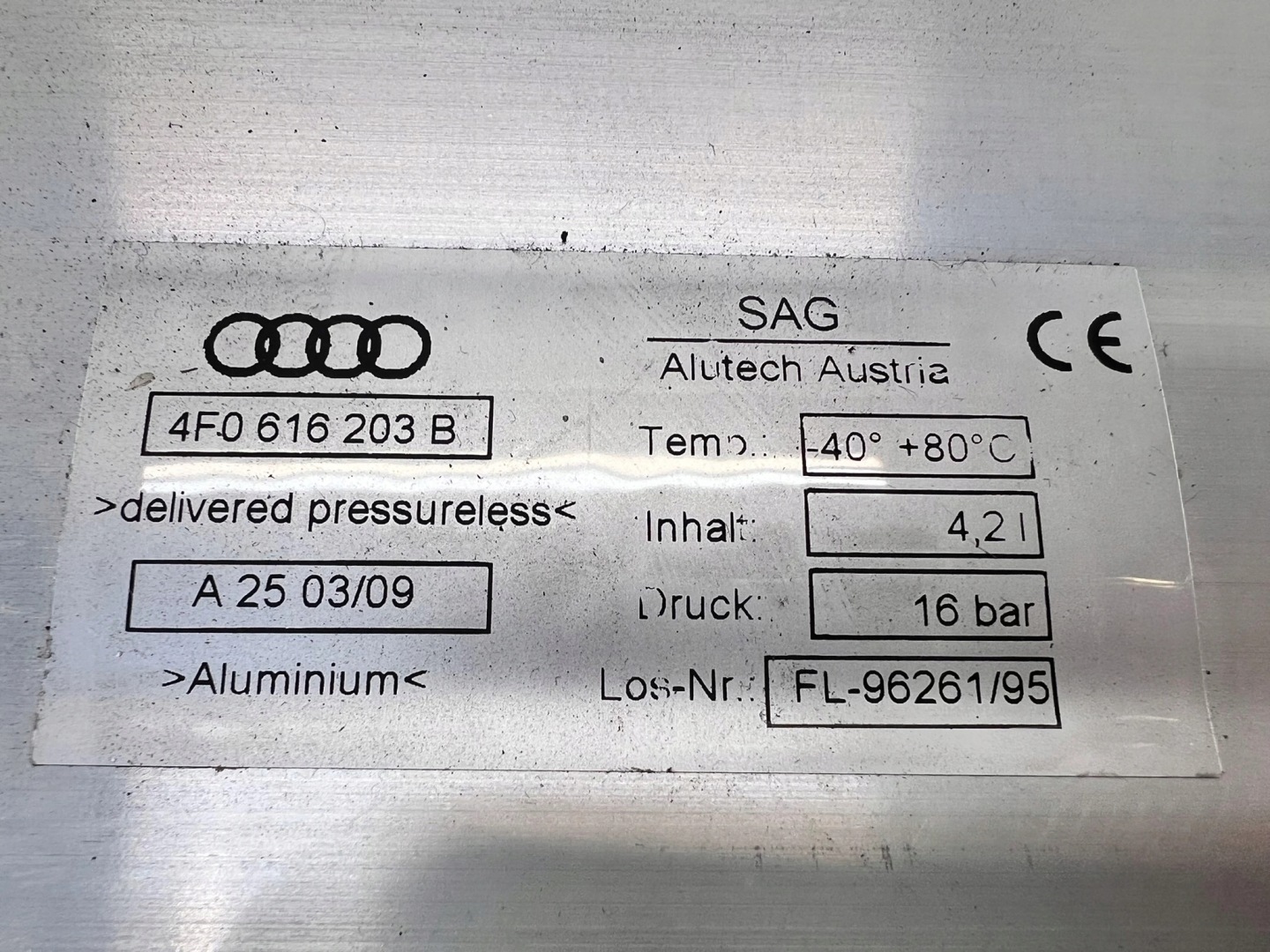 behälter luft achsträgers AUDI A6 C6 4F0616203B