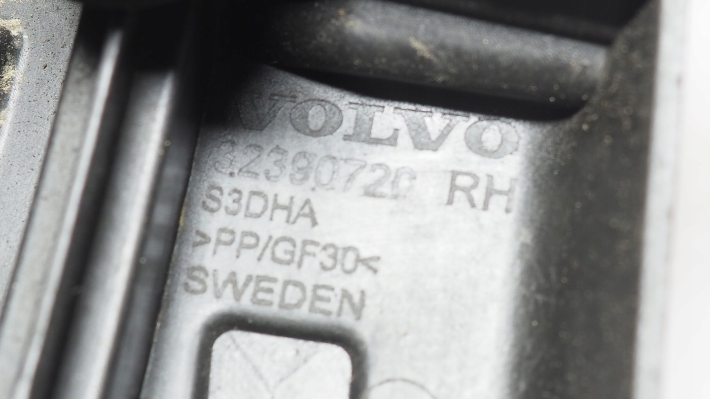 Volvo V60 II bumper bracket right rear part 32390720