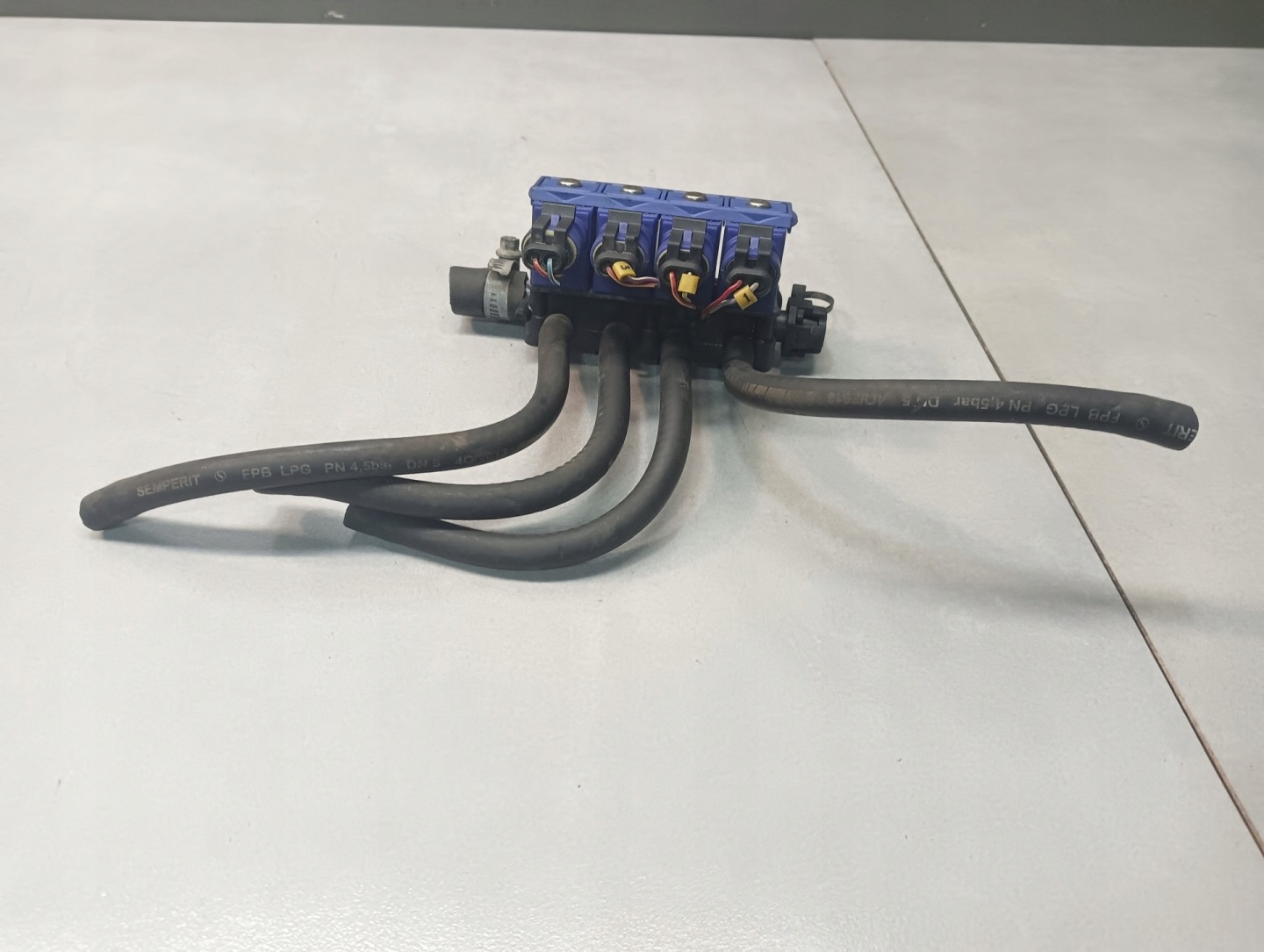 injection ramp gas FORD FOCUS and 1.6 16V 110R-00