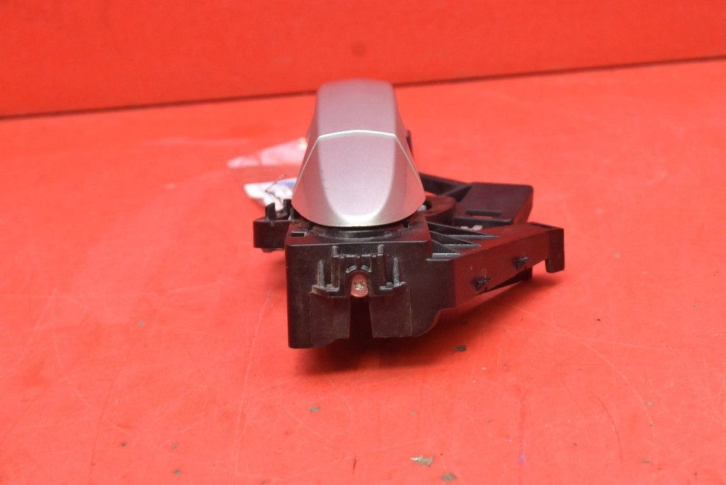 handle right front front SREBRNA AV11-R22464-AB FORD B-MAX 12-18
