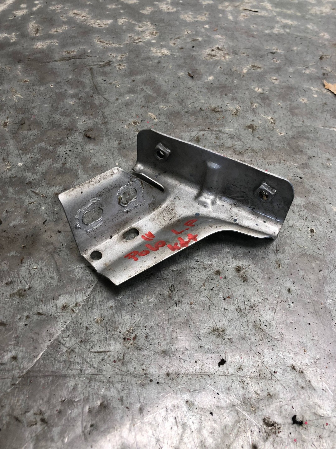 Console Support plaque Aile Gauche Avant VW POLO IV LIFT 6Q0821141