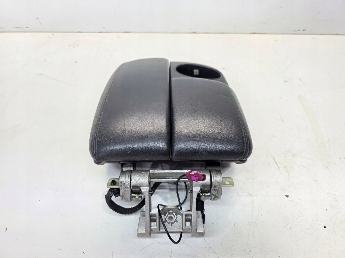 armrest front leather AUDI Q7 4L black