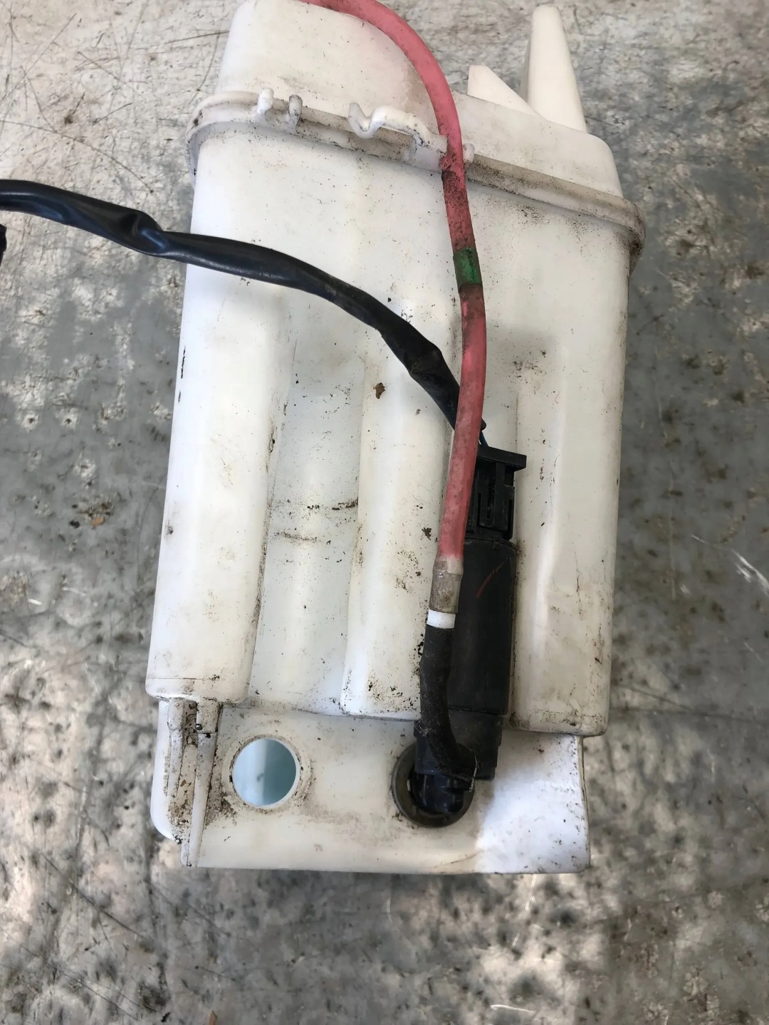 washer fluid tank TOYOTA COROLLA E12