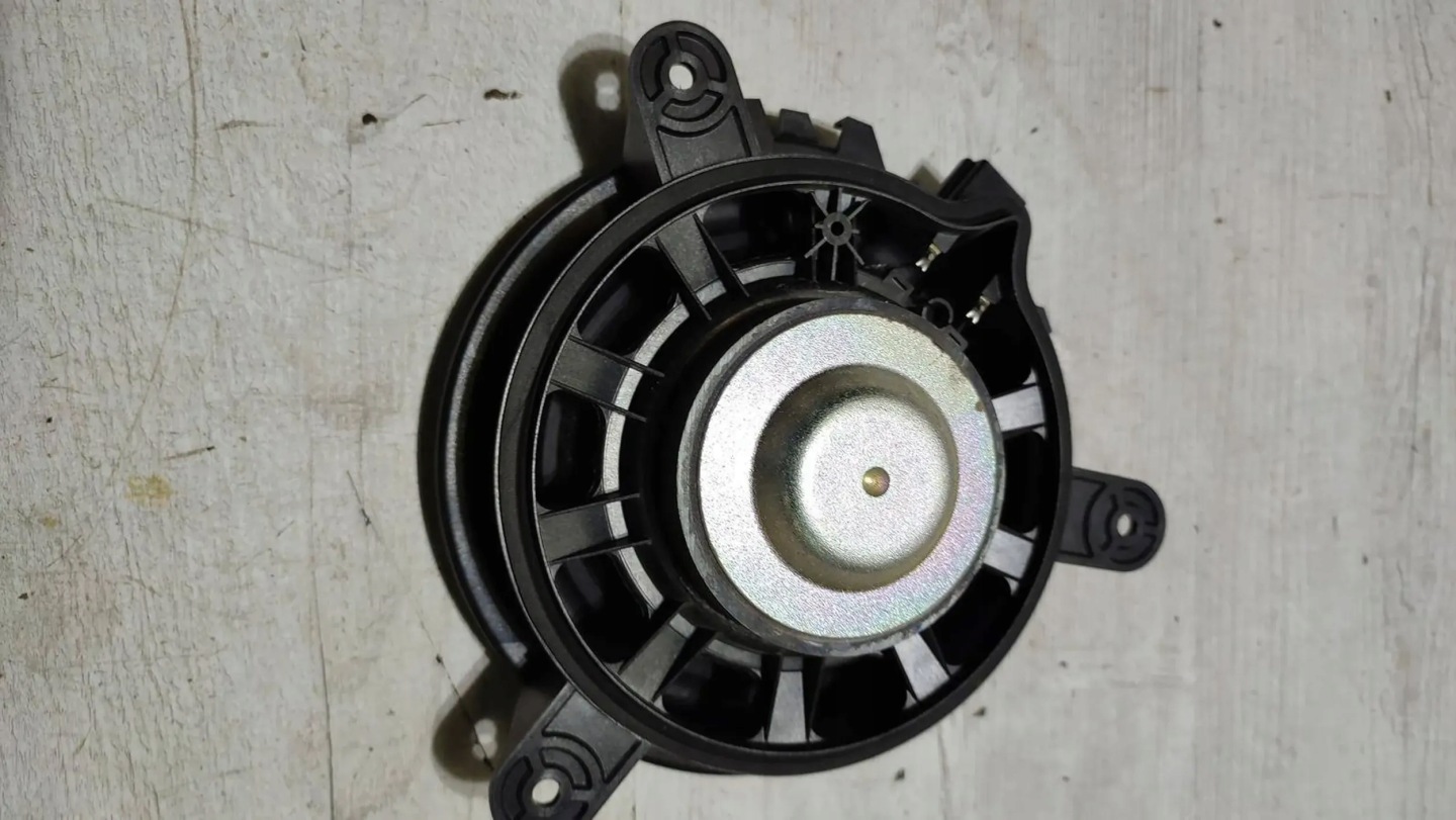Volvo V40 II 2018r speaker