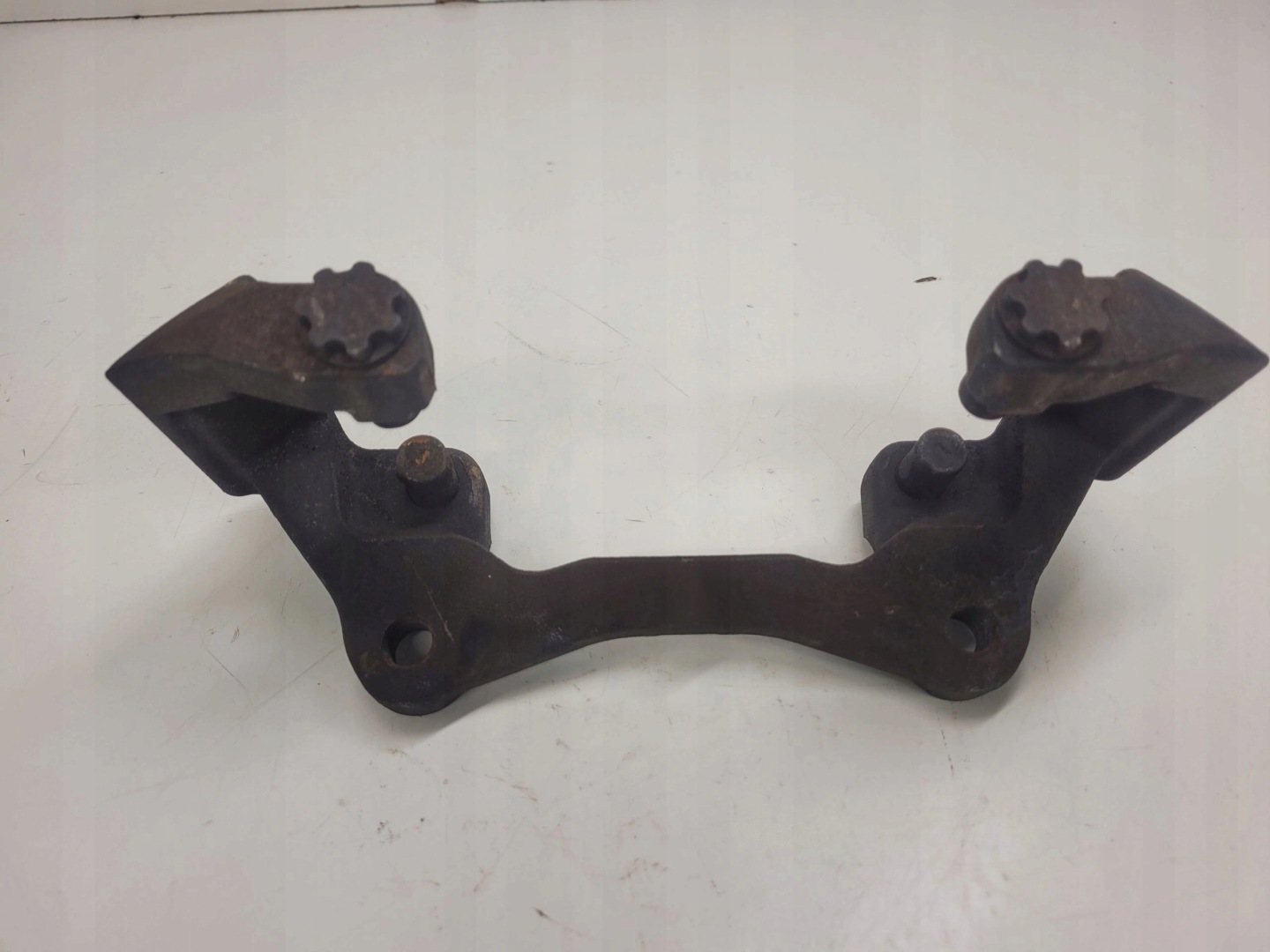 JARZMO třmenu předek AUDI A6 C7 A4 A5 6597B