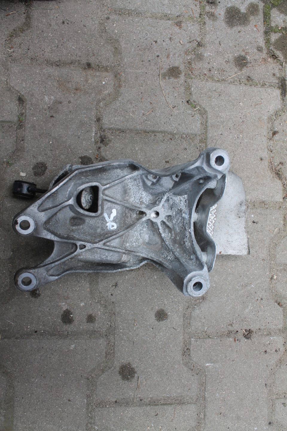 30. supporto Supporto motore staffa fissaggio 4M019987AL