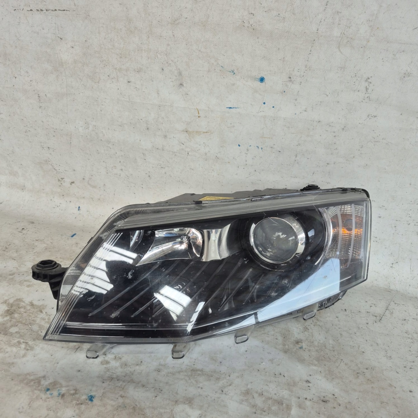 SKODA OCTAVIA III 12- light left front front XENON 5E1941015B
