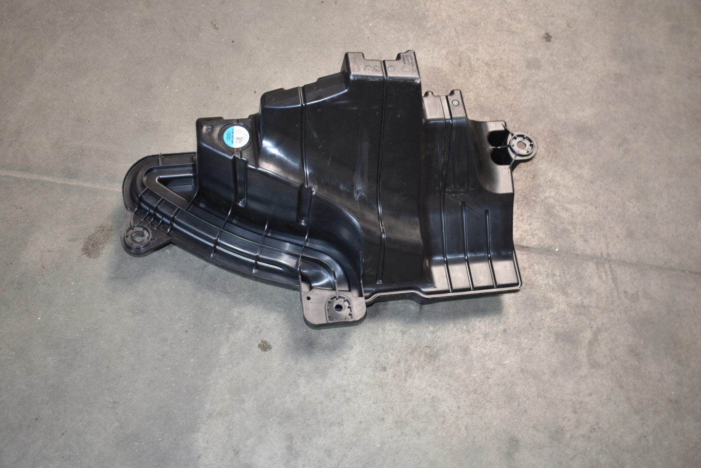 IDEALNY SUBWOOFER AUDI A5 B10 1