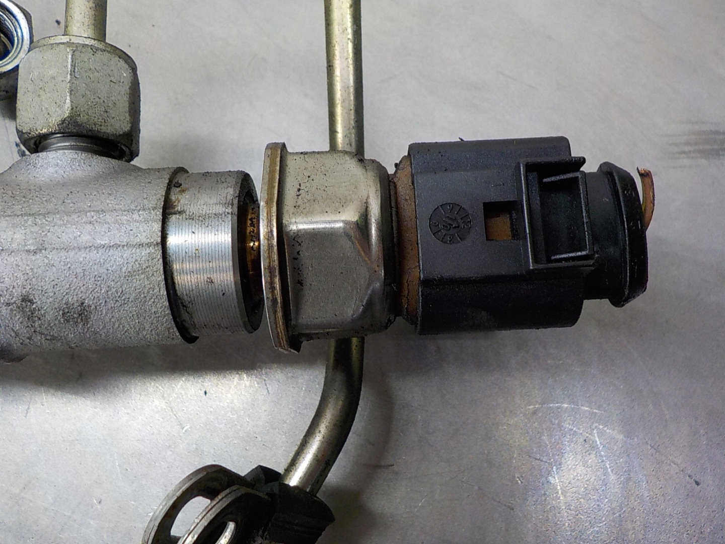 VW GOLF VI 1.6 TDI Rampe injection 03L130089B